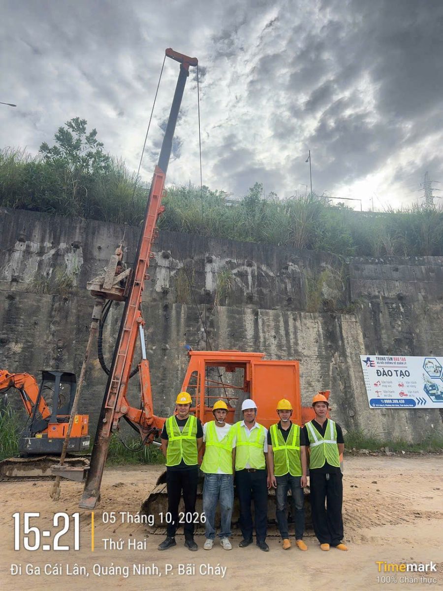 CÔNG TY TNHH ĐÀO TẠO VÀ BỒI DƯỠNG VỀ QUẢN LÝ  Địa chỉ: Khu biệt thự đô thị thủy sản tổ 6, khu 9, lô số 8, Bãi Cháy, Hạ Long, Quảng Ninh  Hotline / Zalo: 096 8724559  Email: daotao@daotaomaycongtrinh.com  Website: daotaomaycongtrinh.com